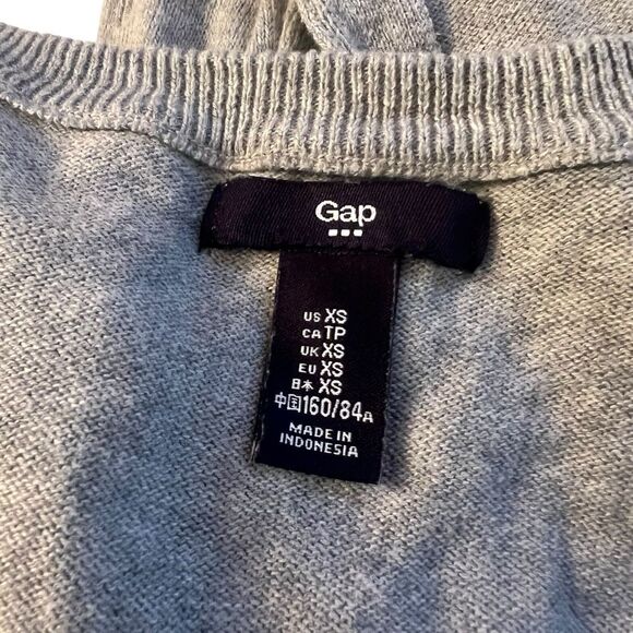 3 for $30! Gap 100% cotton grey cardigan - Picture 3 of 7